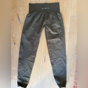 NVGTN seamless olive green leggings size medium